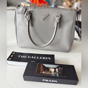 Prada Galleria saffiano medium Leather Bag